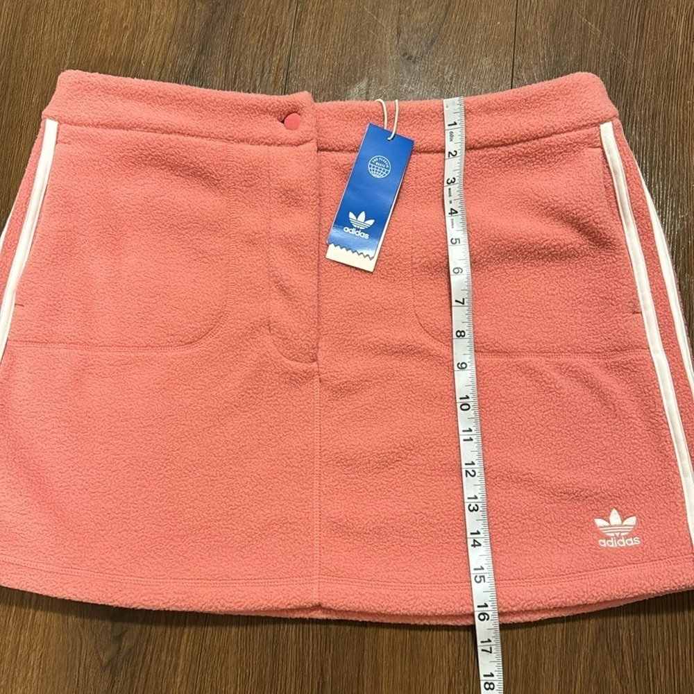 Adidas fleece skirt in hazy rose. NWT. Size US Large - Picture 5 of 7